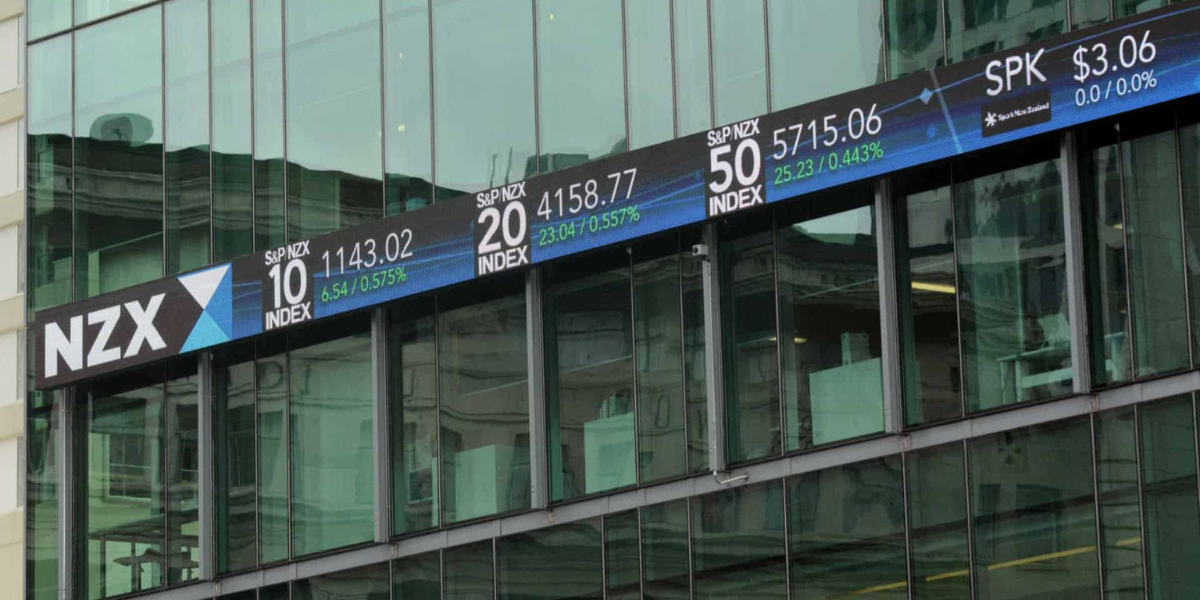 Alt Text: Active Investor Plus Visa application guide with global investment opportunities.